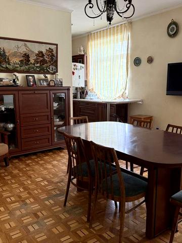 Продам 4к.кв.ул.В.Винниченка(Куйбышева)д.4, 156м2,3/6, 200.000у.е