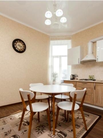 Європейська пл. (Катерининська), 17