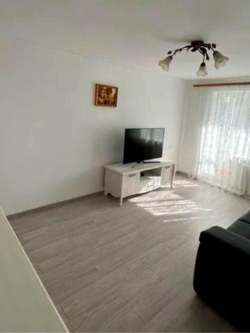 Продаю 3-кімнатну квартиру на Карнаухова