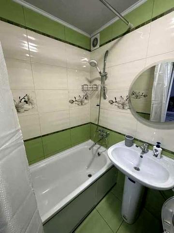 (Власник, 1 кімнатна кв. комунальні враховані)