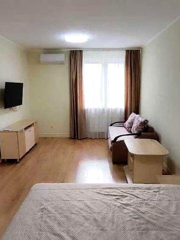 (1 кімнатна кварт., вільна 9000 за все) - Комунальні враховані