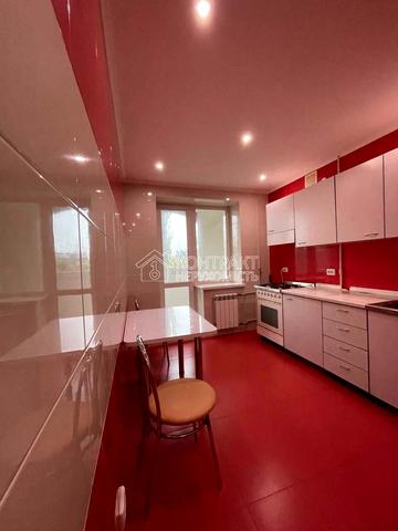 Москалівська вул. (Жовтневої Революції), 5