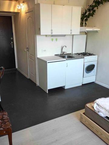 Светлая квартира студия возле гипермаркета "Таврия-В Аэропортовская"