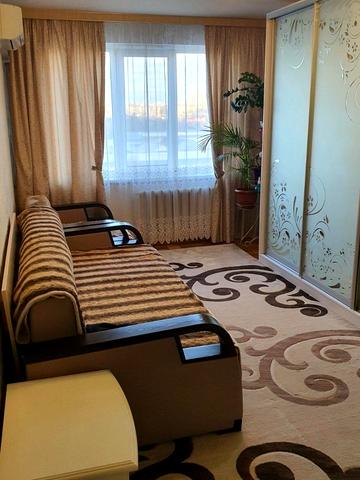 Академіка Булаховського вул., 22