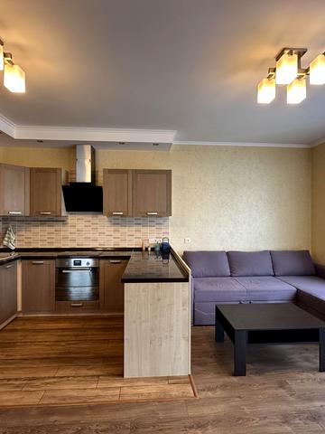 Анатолія Петрицького вул., 19