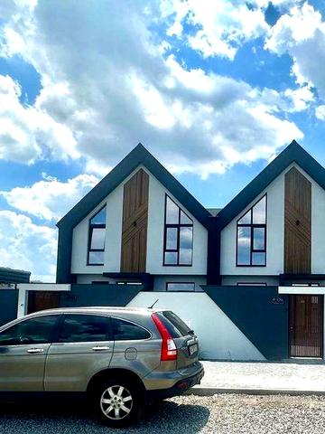 Стильний будинок-дуплекс для дружньої родини або друзів