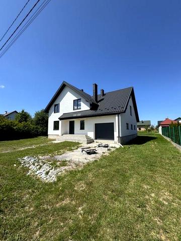 Продаж будинку з ділянкою на 10 соток