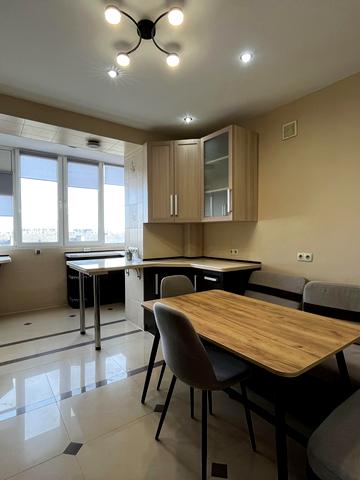 Івана Пулюя вул., 15