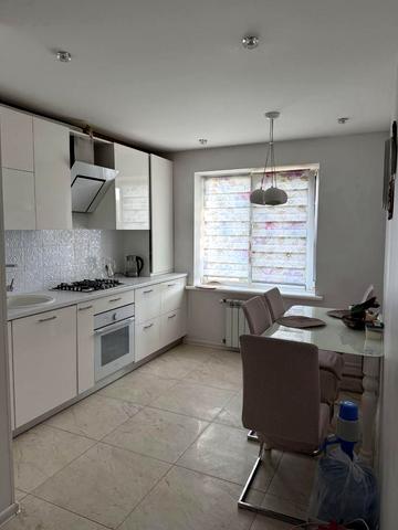 Героїв просп., 32