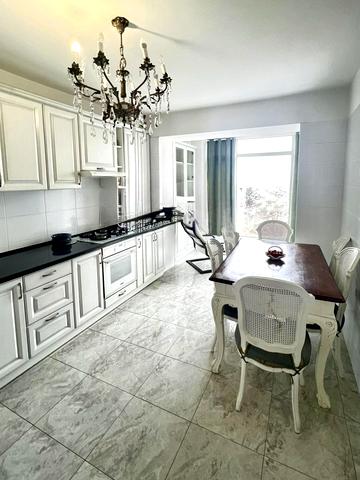 Віктора Йови вул., 3