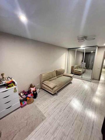 Продам 1к квартиру с ремонтом ж/м Красный Камень ул Савкина