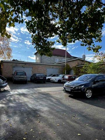 Домоволодіння в центрі під бізнес