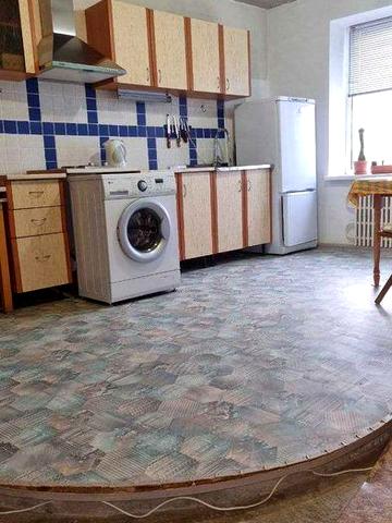 ТРехкомнатная кв. метро Победы новострой