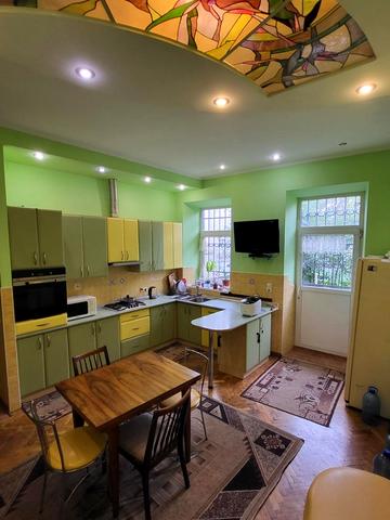 Степана Смаль-Стоцького вул., 8