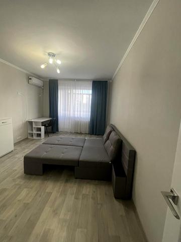 Лариси Руденко вул., 15/14