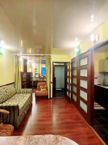 Ломаківська вул. (Мічуріна), 2