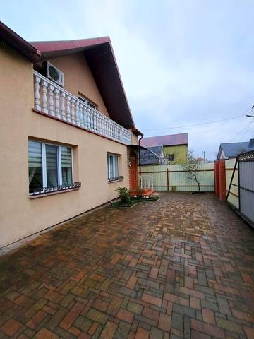 Маршалківка вул., 10