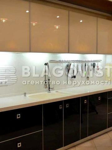 Центр  Києва,  Кудрявська, 31