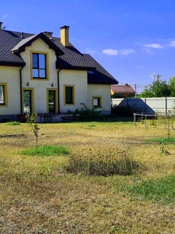 Без комісії оренда котеджу в с. Погреби з резервним живленням