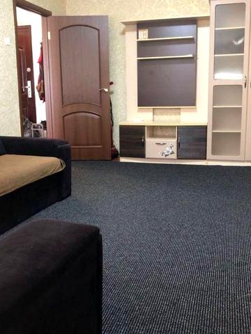 Головка 6 Левада ціна з комунальними послугами