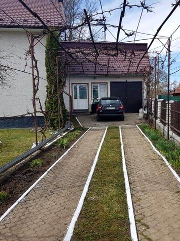 Двоповерховий двох квартирний будинок