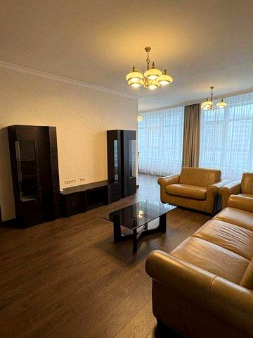 Здається в оренду квартира в Печерському районі Кловський узвіз, 7