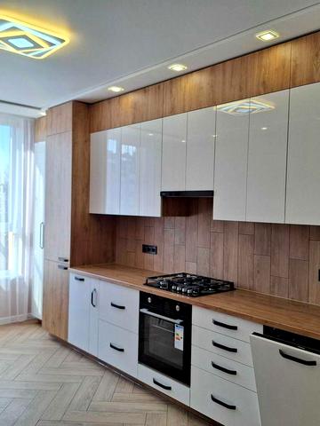 Оренда 2 кімнатної квартири у новобудові вул. Тролейбусна