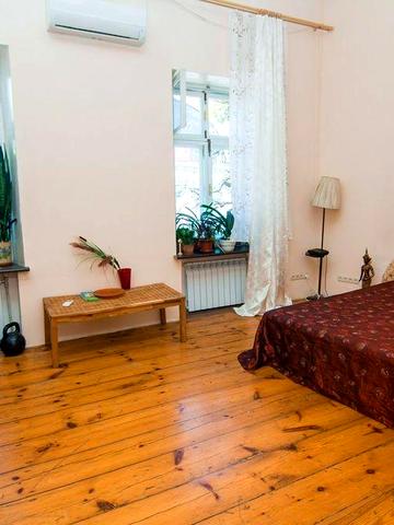 Садова вул., 2