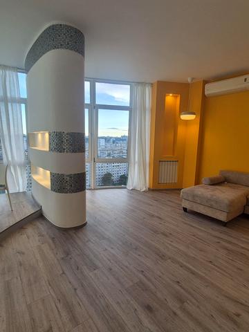 Володимира Івасюка просп. (Героїв Сталінграду), 8-А