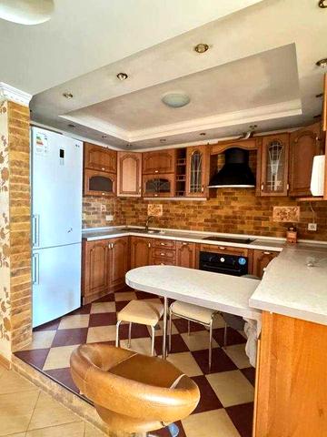 Бул.Чоколівський 42-А, оренда просторої  2к студії