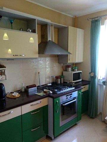 Юрківська 28, продажа 2-к квартири на Подолі. Метро "Т. Шевченко".