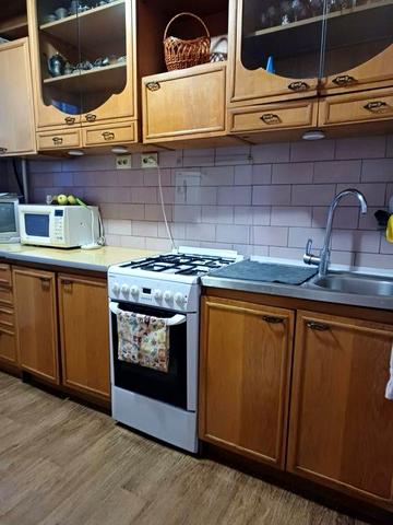 Оренда 2 к.  Для жінки або дівчини