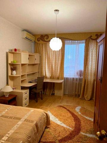 Оренда 3х к біля м. Печерська Лесі Українки 21а