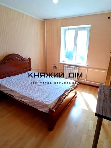 Анни Ахматової вул., 13-А