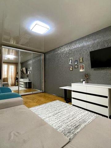 Продам 1-кімнатну квартиру по вул. Козацька