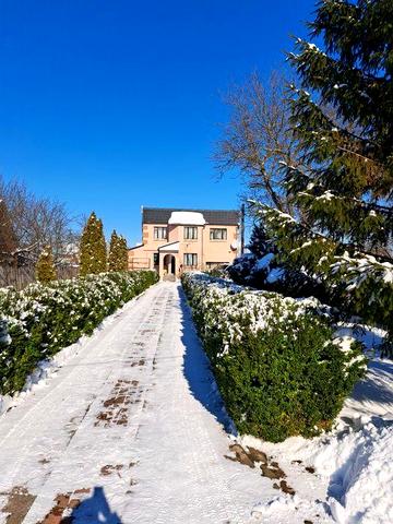 Гарний цегляний , утеплений будинок