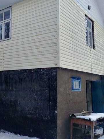 Будинок з гарними краєвидами готовий до проживання.