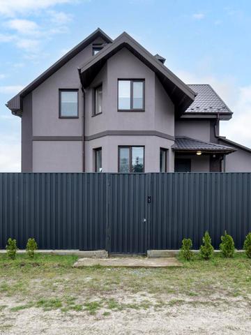Дніпровська, 32