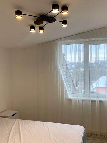 Оренда двокімнатної квартири з білим ремонтом і меблями біля АТБ