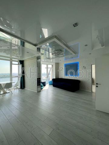 Володимира Івасюка просп. (Героїв Сталінграду), 2-Д