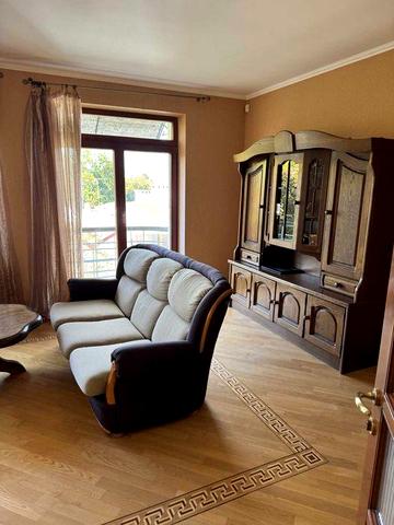 Оренда просторої дворівневої квартири на Лукаша