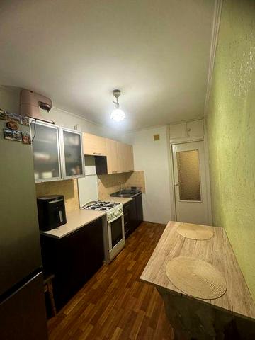 Продається трьох кімнатна квартира