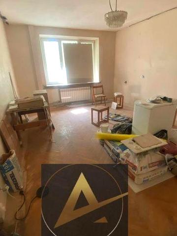 Продам квартиру  м. Науки Космическая 47