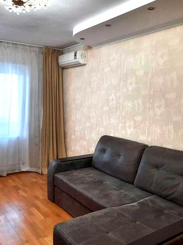 Поздняки, вул.Драгоманова 12-А, велика 2кім., вільна. Без комісії