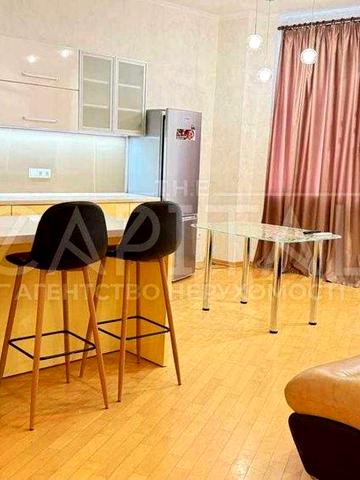 Оренда 3-кімнатної квартири / 145м2 / Панаса Мирного 12 / Печерськ