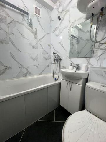 Сдам 1-2х к  комн комнатную кв-ру 10000 Правый берег