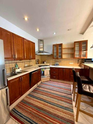 Довготривала оренда дворівневої квартири біля Парку Івана Франка