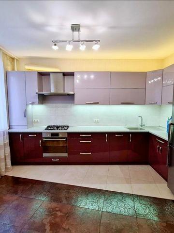 Лебединська вул., 3