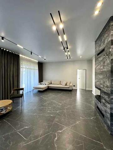 Одноповерховий котедж з новим ремонтом в елітному містечку з охороною!