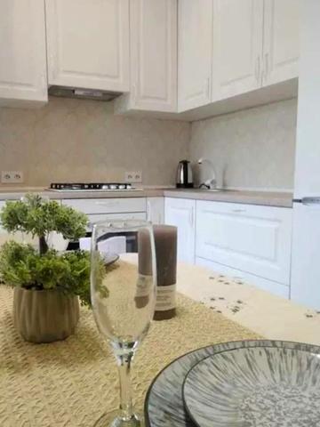 Михайлівська вул., 1